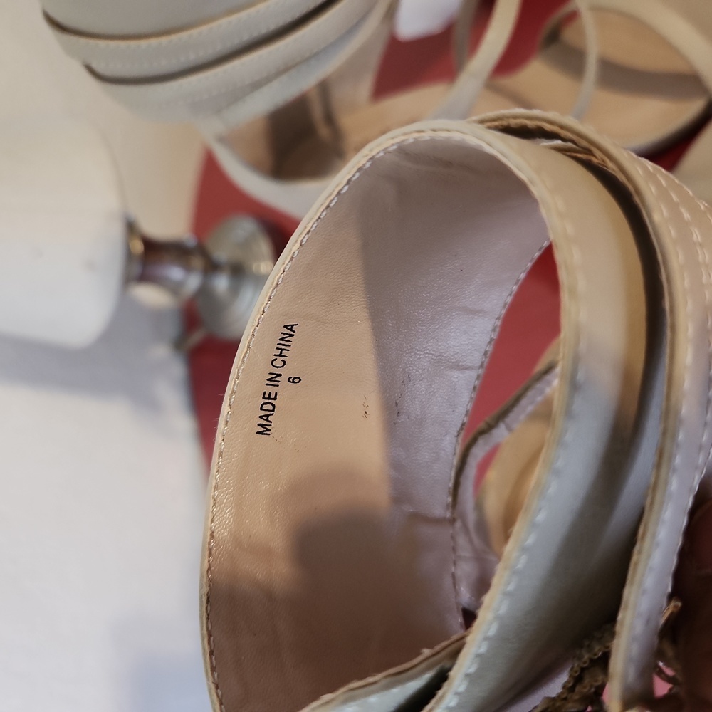 Bebe beige high heels size 6 - Picture 8 of 16